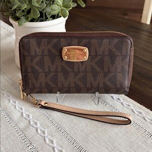 EUC Michael Kors Dark Brown Wristlet with Gold Accents like new